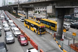 Buses fill in for MRT-3