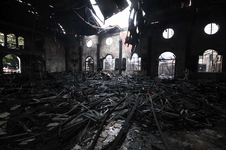 Consecrated hosts found intact after Sto. Ni&#241;o church fire in Manila 1