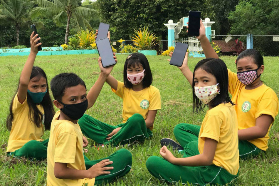 Grupo naglilikom ng pambili ng cellphone, load para sa distance learning 1