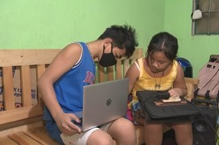 Anak ng jeepney driver binigyan ng gadget para sa online classes