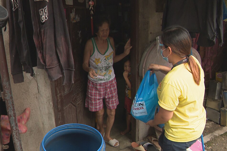 pantawid-ng-pag-ibig-2-000-senior-citizens-sa-valenzuela-binigyan-ng