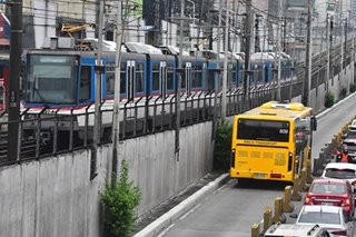 Mga bus driver, hati ang opinyon sa pagkakaroon ng concrete barriers sa EDSA bus lane
