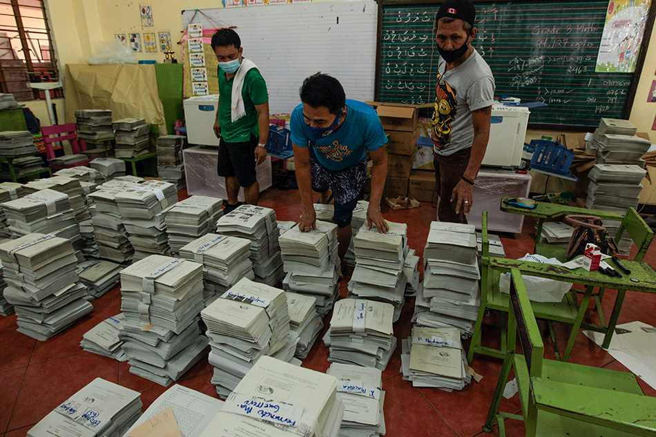 DepEd finishes distribution of learning material for Q1 | ABS-CBN News