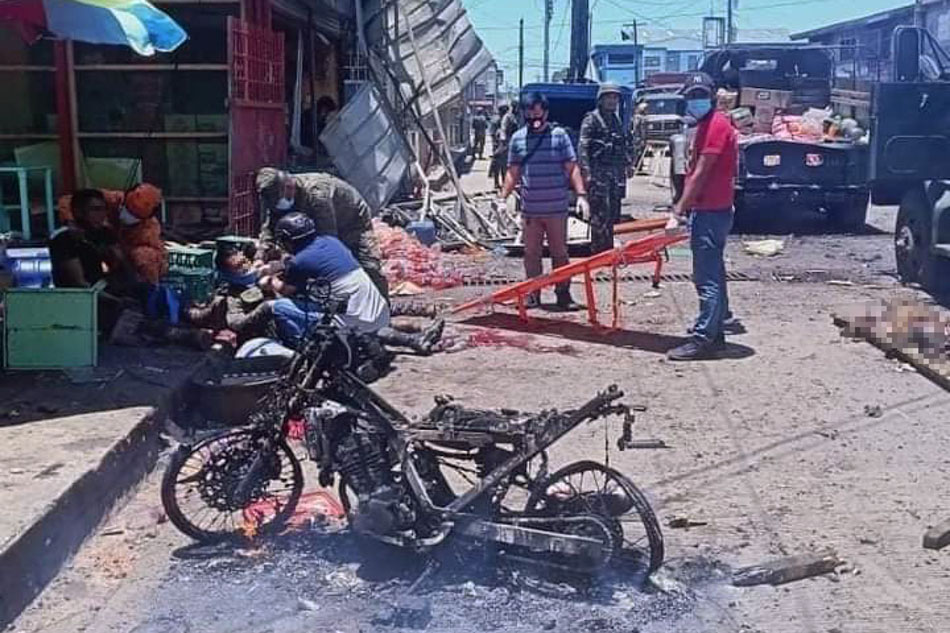 Jolo blasts kill at least 5 soldiers, 4 civilians