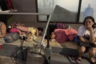 'Natutulog sa karton': Mga LSI sa labas ng Libingan ng mga Bayani humihingi ng tulong