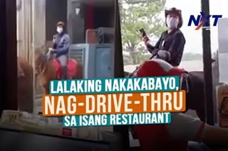 Lalaking nakakabayo, nag-drive-thru sa isang restaurant