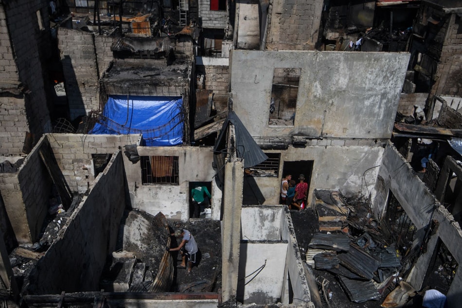 Malabon fire displaces 100 families