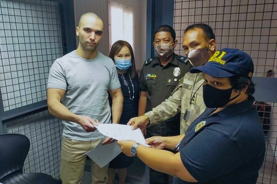 Immigration bureau: Only gov’t broadcast network allowed to cover Pemberton departure 1