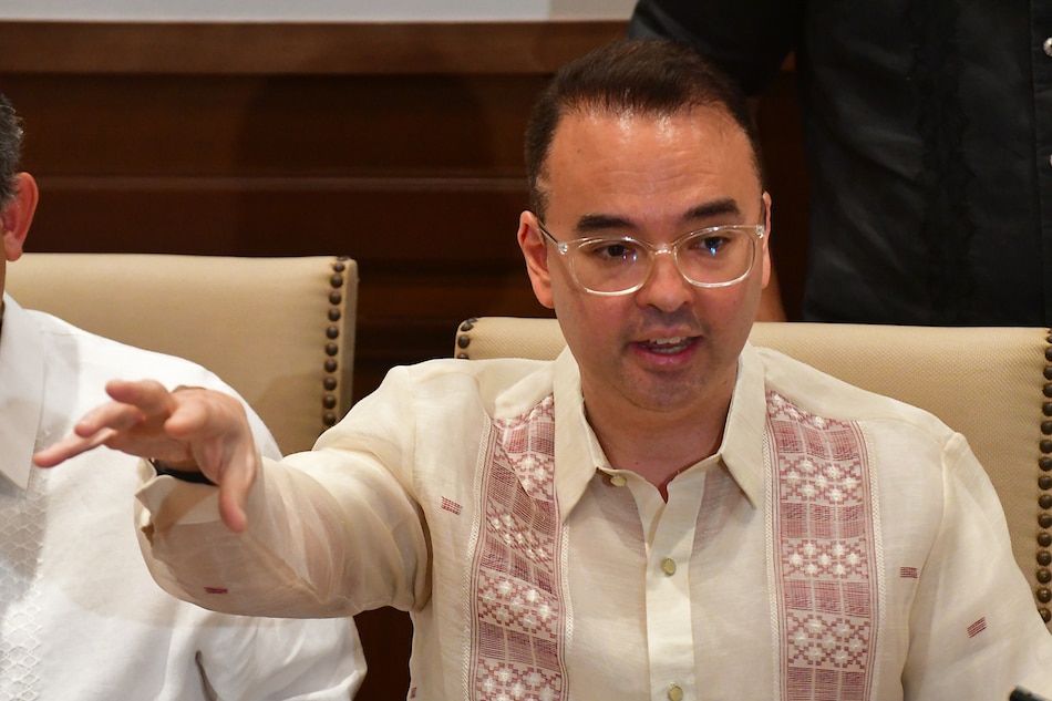 Cayetano has &#39;99.9 percent&#39; chance of staying as Speaker: solon 1