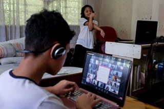 Paano gawing mas komportable sa mata ang pag-o-online class?