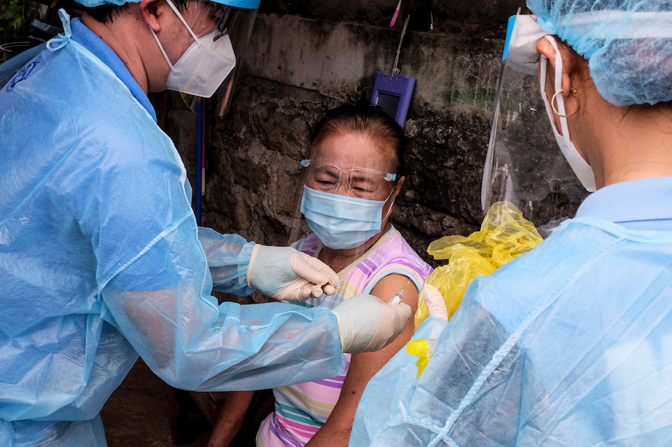 Health workers administer vaccines ABS-CBN News