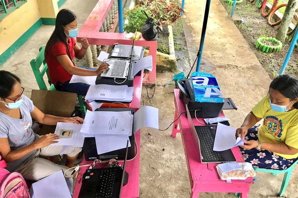 Ilang paaralan sa Cagayan nabigyan ng donasyong papel, computer 1