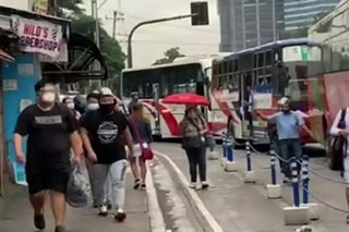 Mga pasahero at bus sa bike lane, nakakaabala sa mga siklista