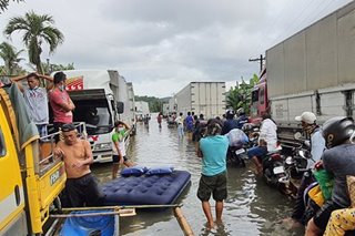 Nasa 1,500 sasakyang patungong Bicol region, Visayas stranded sa Quezon