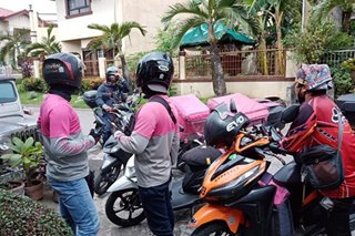 10 food delivery rider nabiktima ng umano’y P20,000 scam order sa isang village sa Las Piñas