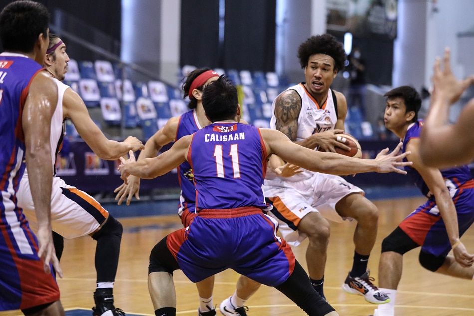 PBA: Meralco&#39;s Newsome shrugs off big miss in regulation, takes charge in OT 1