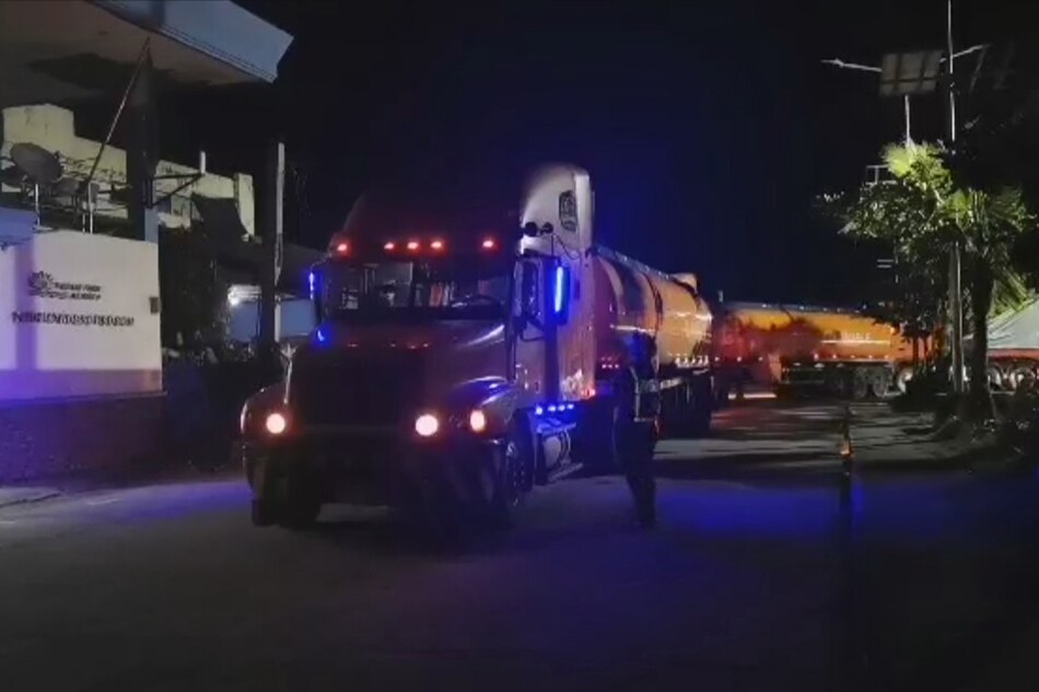 Higit 600 pasahero, mga truck stranded sa Matnog Port 1