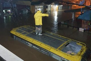 Ilang taga-Batangas na-trap sa bubong ng bahay dahil sa flash flood