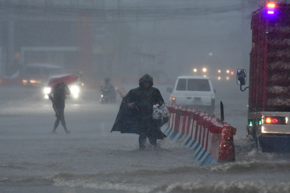 SLIDESHOW: Super Typhoon Rolly&#39;s fury 5