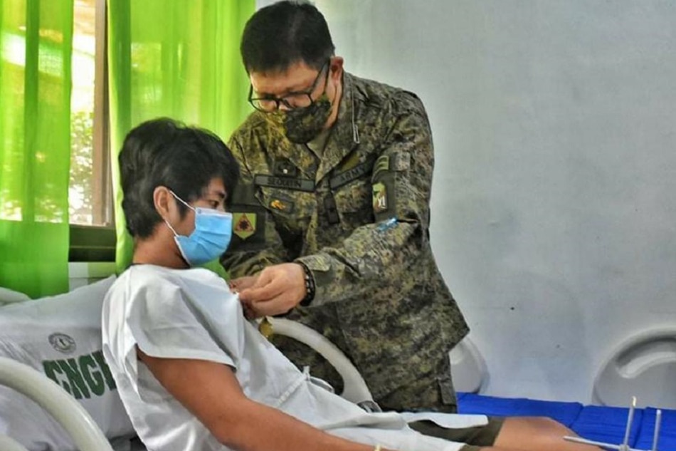 5 soldiers wounded in Abu Sayyaf blasts given medals, aid 1