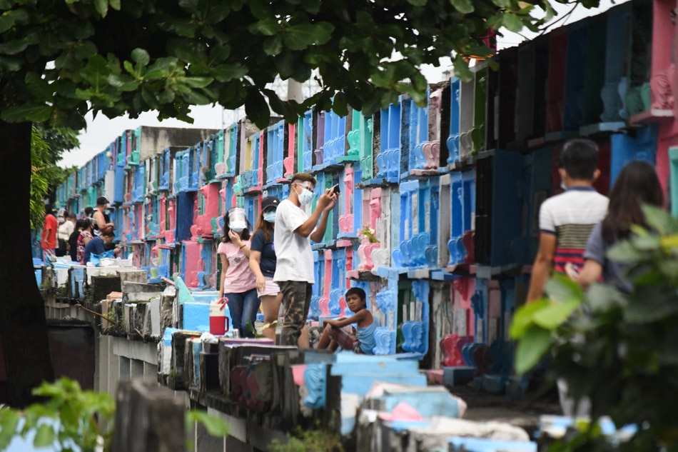 Visitors flock to the Manila North Cemetery in November 2020, days after cemeteries across the country were temporarily closed to visitors during the All Souls' Day holiday amid the COVID-19 pandemic. Mark Demayo, ABS-CBN News