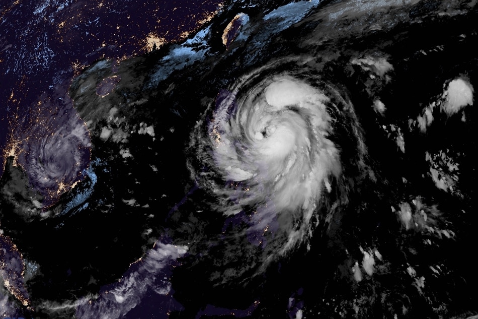 Ulysses Nears Typhoon Strength Before Slamming Luzon, Metro Manila ...