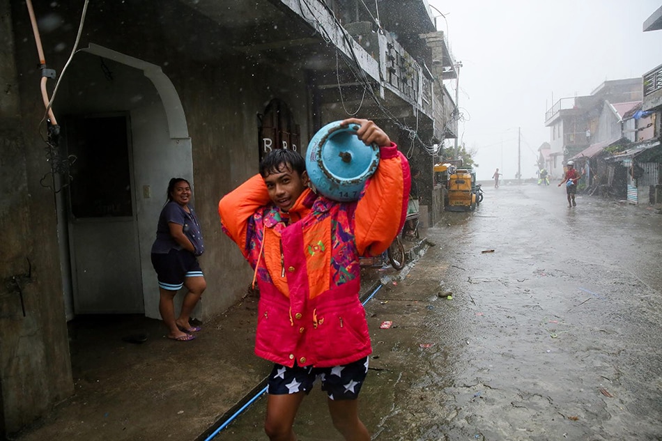 #WalangPasok: Gov&#39;t work, classes in M. Manila, several regions suspended due to Ulysses 1