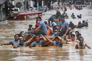 Matinding baha, hangin: Bagyong Ulysses pinaramdam ang bagsik sa Metro Manila