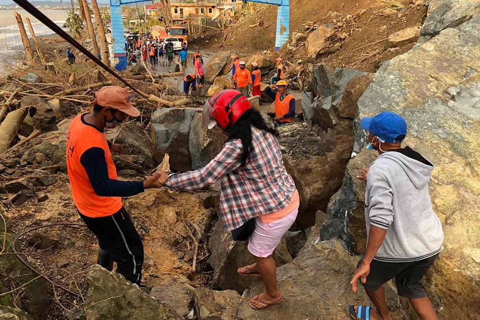 Typhoon Ulysses Lashes Luzon Kills One