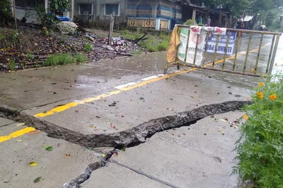 LOOK: Typhoon Ulysses destroys structures, forces evacuation in different parts of Luzon 11