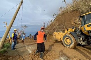 Kalsadang nagdudugtong sa north, south municipalities ng Catanduanes naharang ng landslide