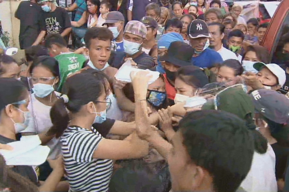Evacuees sa Rodriguez, Rizal nagkagulo sa pagdating ng ayuda 1