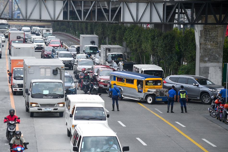 Traditional jeeps &#39;not factored&#39; in closure of EDSA u-turns: MMDA 1