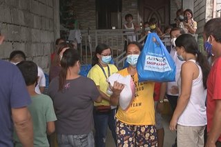 2,000 relief packs hatid sa 3 barangay sa Candaba, Pampanga