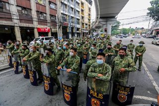 Duterte mulls rearming cops with batons