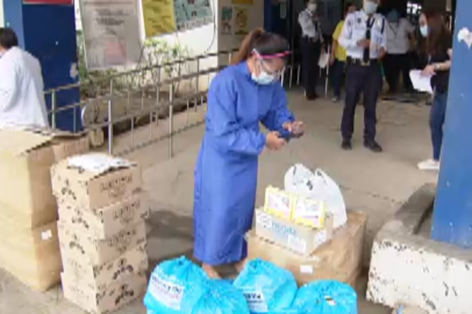 PPE, relief goods hatid sa isang ospital sa Cavite 1