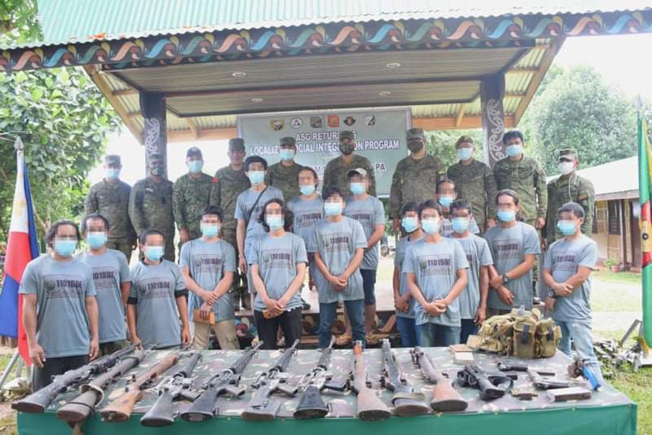 2 Abu Sayyaf sub-leaders, 13 members surrender in Sulu: military 1