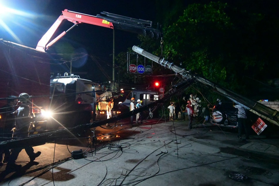 Poste Natumba Matapos Mahatak Ng Tren Sa Maynila Abs Cbn News