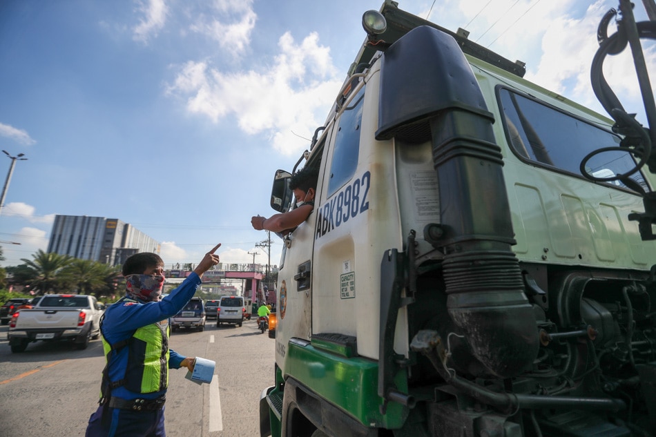 MMDA implements total truck ban in EDSA