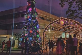 Higanteng Christmas tree patok sa Torrijos, Marinduque