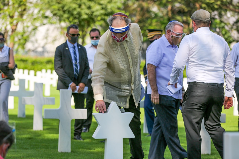 Honoring a WWII U.S. Jewish soldier at the Manila American Cemetery