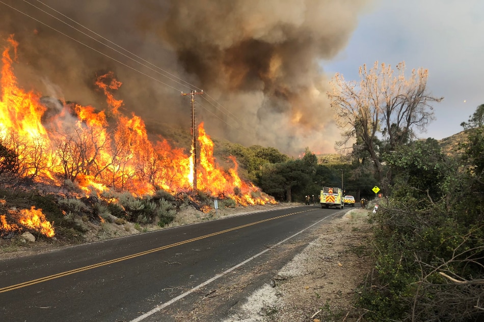 Thousands evacuated as fast-moving fires spread in California | ABS-CBN