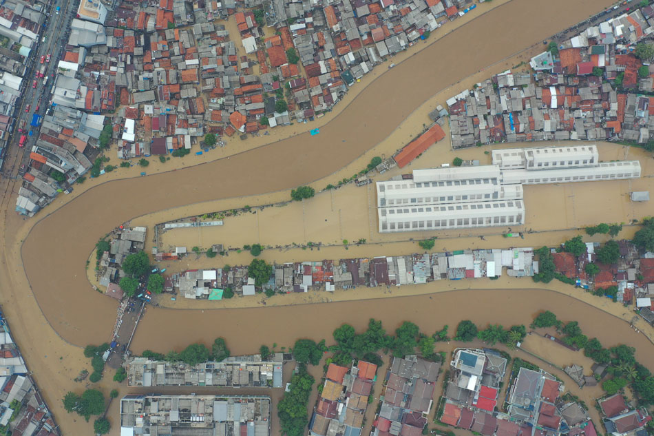  Flood  death toll rises to 26 in Jakarta  tens of thousands 