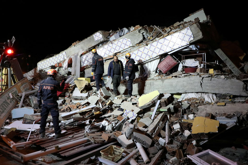 Powerful quake kills 20 people in eastern Turkey 1