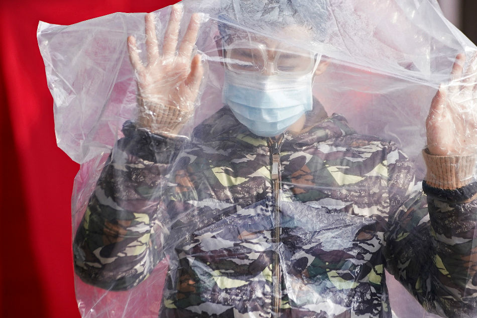 China virus deaths rise past 900, overtaking SARS toll 1