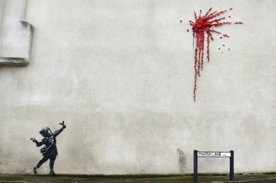 Banksy plays with violence and innocence in Valentine&#39;s Day graffiti 1