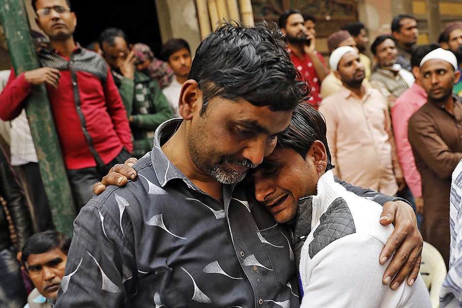 Death toll rises to 32 in religious violence in India&#39;s capital 1