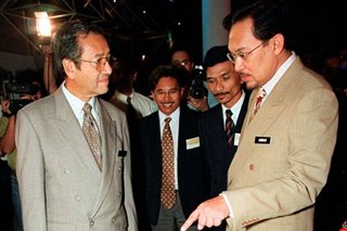 Malaysia in turmoil as Mahathir, Anwar vie for power