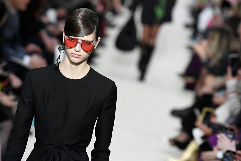 Valentino Goes Back To Black At Paris Fashion Week Abs Cbn News