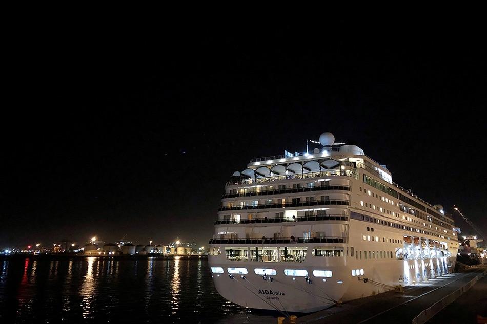 cruise ship stranded off sa